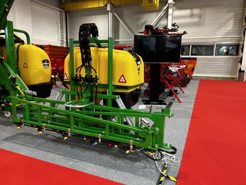 BADILLI BR800L-12M szántóföldi függesztett permetező BADILLI BR800L-12M szántóföldi függesztett permetező