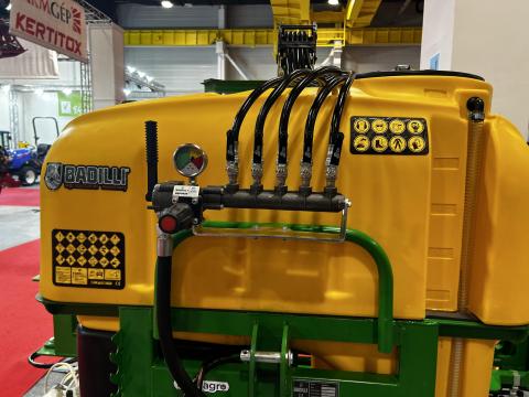 BADILLI BR800L-16M szántóföldi függesztett permetező BADILLI BR800L-16M szántóföldi függesztett permetező