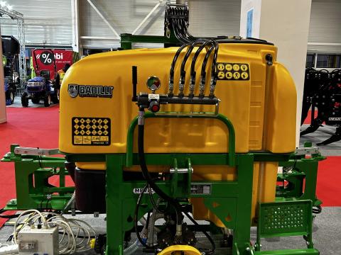 BADILLI BR1000L-16M szántóföldi függesztett permetező BADILLI BR1000L-16M szántóföldi függesztett permetező