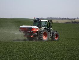 KUHN | AXIS 30.2 W függesztett műtrágyaszóró