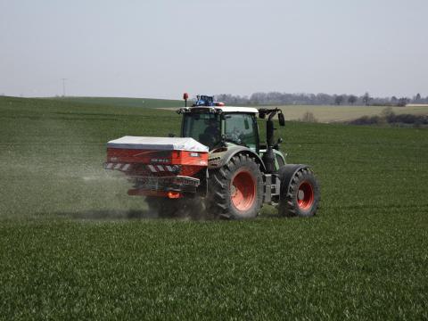 KUHN | AXIS 30.2 W függesztett műtrágyaszóró