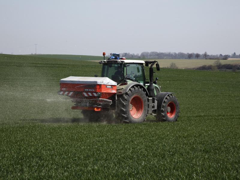 KUHN | AXIS 30.2 W függesztett műtrágyaszóró KUHN | AXIS 30.2 W függesztett műtrágyaszóró