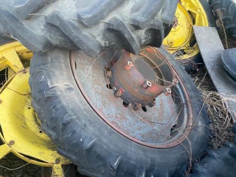 ÁPOLÓKERÉK,  MŰVELŐKERÉK IKERKERÉKNEK FELSZERELHETŐ 12.4-46, 300/95R46,  1 pár ÁPOLÓKERÉK,  MŰVELŐKERÉK IKERKERÉKNEK FELSZERELHETŐ 12.4-46, 300/95R46,  1 pár