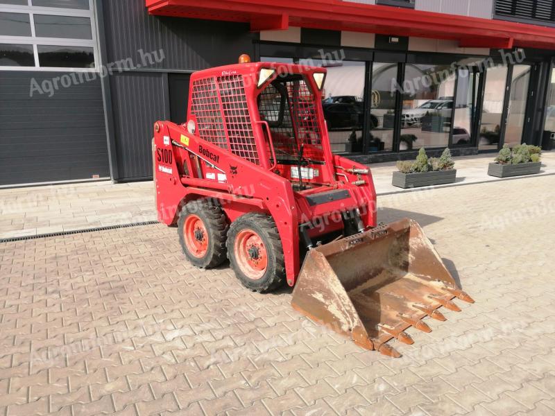 Bobcat S100 mini homlokrakodó zárt fülkével