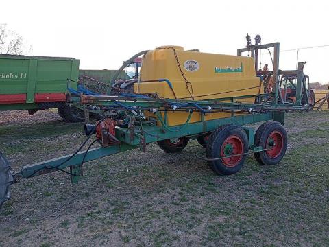 Huniper 3000/18 folyékony műtrágya szóró Huniper 3000/18 folyékony műtrágya szóró