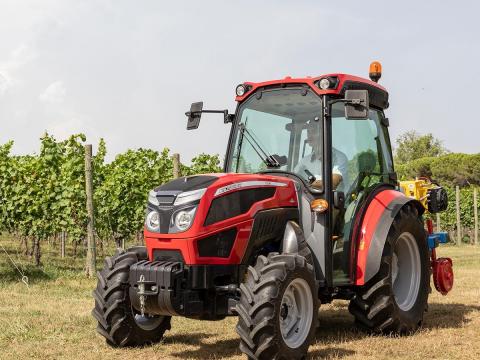 Valpadana 3070 ültetvényes traktor Valpadana 3070 ültetvényes traktor