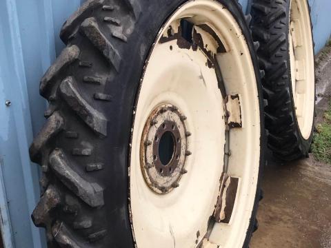 New Holland típusú traktora művelő kerék New Holland típusú traktora művelő kerék