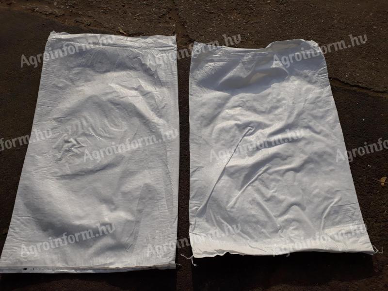 Használt takarmányos gabonás zsák eladó, postai küldéssel is