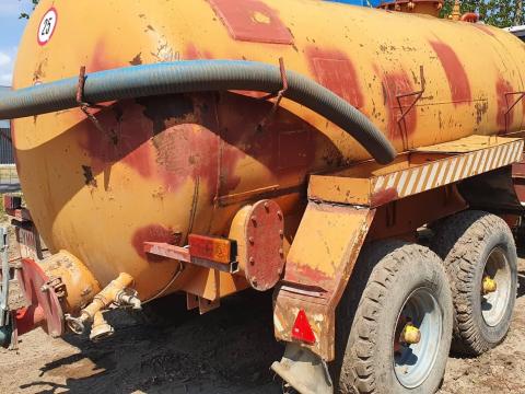 Szippantó tartálykocsi 8 m³ eladó