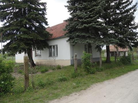 Kiskőrösön jó állapotú tanya eladó Kiskőrösön jó állapotú tanya eladó