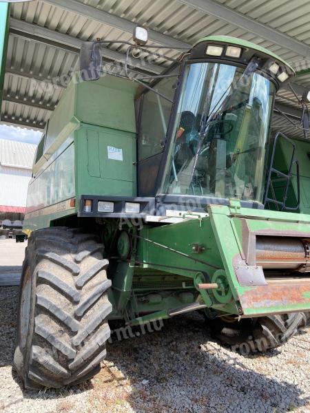 John Deere Z 2058 kombájn adapterekkel