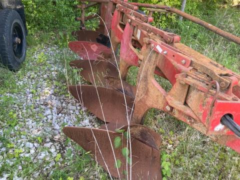 Eladó IH 5 fejes eke