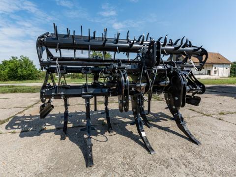 TERMINATOR 7 kés I talajlazító I 65 cm mélység I 3.5m munkaszélesség TERMINATOR 7 kés I talajlazító I 65 cm mélység I 3.5m munkaszélesség