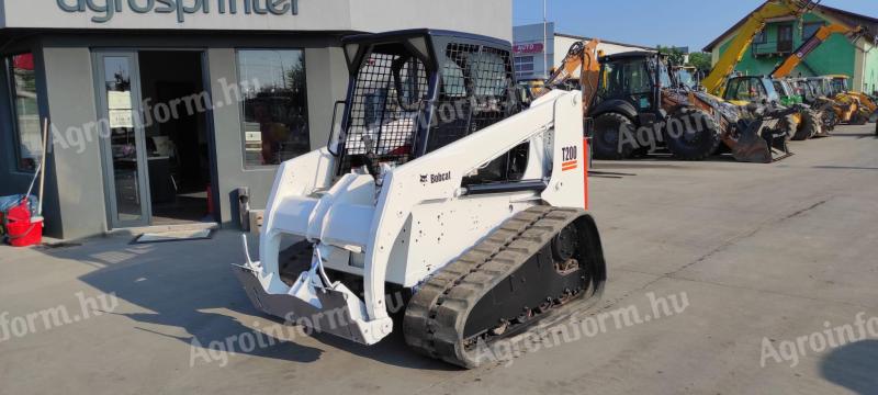 Bobcat T200 gumihevederes minirakodó