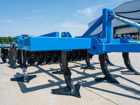 Grubber rövidtárcsával és ékgyűrűs rögtörővel. (2.8m)