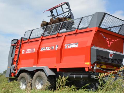 Metal-Fach N272/2 Taurus szervestrágyaszóró (14 tonnás) Metal-Fach N272/2 Taurus szervestrágyaszóró (14 tonnás)