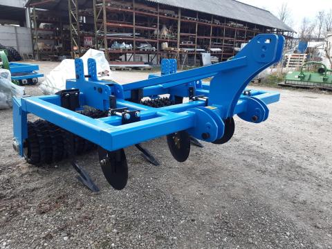 Gyeplazító 3 késes elővágó tárcsával és csillaggyűrűs hengerrel Gyeplazító 3 késes elővágó tárcsával és csillaggyűrűs hengerrel