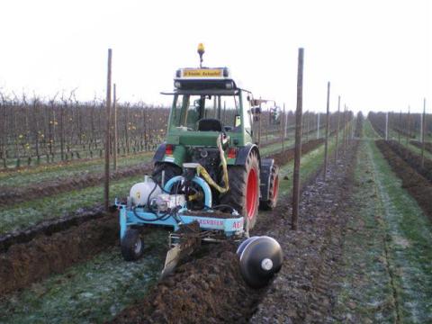 AGROFER UNIVERSAL HÁTSÓ FÜGGESZTÉSŰ TŐKÖZMŰVELŐ AGROFER UNIVERSAL HÁTSÓ FÜGGESZTÉSŰ TŐKÖZMŰVELŐ