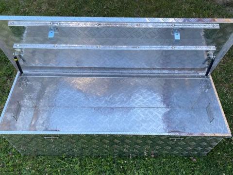 Bordázott alumínium tároló, szállító doboz 300L alu szállítódoboz 143x46x45cm Bordázott alumínium tároló, szállító doboz 300L alu szállítódoboz 143x46x45cm