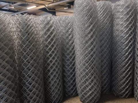 Drótfonat vadháló kerítésdrót szögesdrót betonoszlop táblás kerítés panel építés Drótfonat vadháló kerítésdrót szögesdrót betonoszlop táblás kerítés panel építés