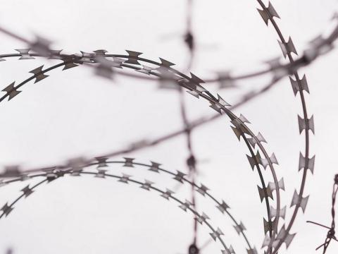 Pengés Huzal vadháló drótfonat kerítés építés táblás panel kerítéselem betonoszlop