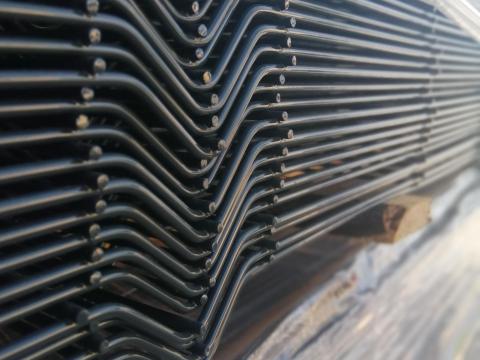 Antracit táblás panel vadháló drótfonat vaskapu lábazati elem betonoszlop kerítés építés Antracit táblás panel vadháló drótfonat vaskapu lábazati elem betonoszlop kerítés építés