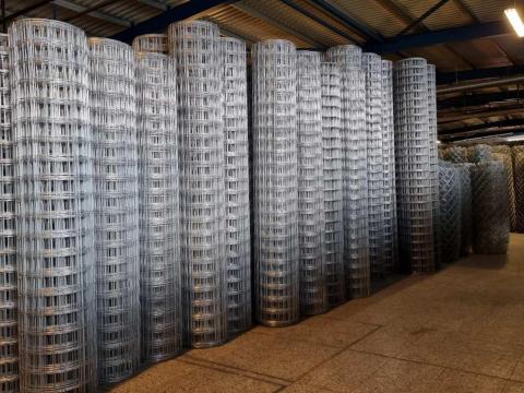 Pont hegesztett drótháló drótfonat vadháló betonoszlop kerítés építés táblás panel Pont hegesztett drótháló drótfonat vadháló betonoszlop kerítés építés táblás panel