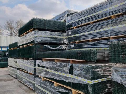 Tábláskerítés betonoszlop vadháló drótfonat kerítés építés táblás panel drótkerítés drót Tábláskerítés betonoszlop vadháló drótfonat kerítés építés táblás panel drótkerítés drót