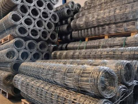 Gyártótól vadháló drótfonat betonoszlop táblás kerítés építés szögesdrót Gyártótól vadháló drótfonat betonoszlop táblás kerítés építés szögesdrót