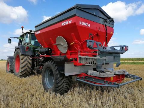 UNIA RCW vontatott mész- és műtrágyaszóró