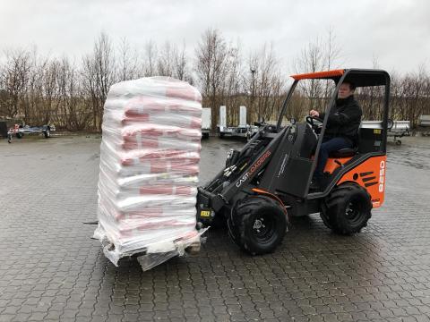 CAST 825D Mini rakodó gépek professzionális felhasználásra 2 Év garancia CAST 825D Mini rakodó gépek professzionális felhasználásra 2 Év garancia