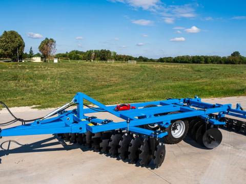 Tárcsa 2.8m rögtörővel, vontatott Tárcsa 2.8m rögtörővel, vontatott