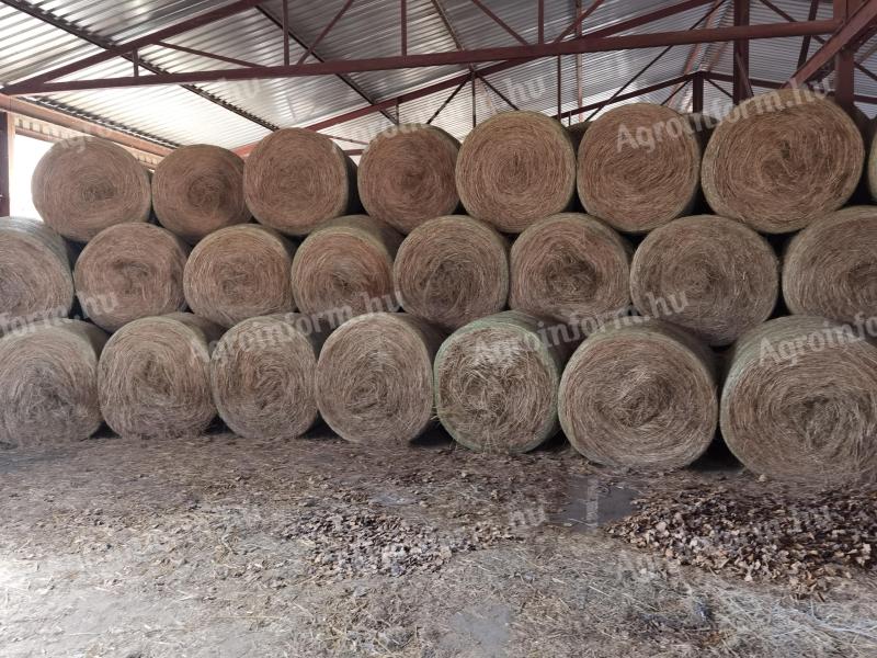 Körbálás réti széna