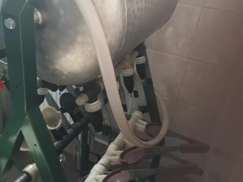 PALACKOZÓ 8 FEJES KÉZI,  bor stb. palackozásához eladó PALACKOZÓ 8 FEJES KÉZI,  bor stb. palackozásához eladó