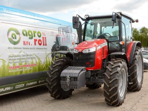 Massey Ferguson 5711M Essential raktárról Massey Ferguson 5711M Essential raktárról