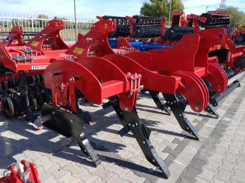 Talajlazító tüskés elmunkálóval és terelőlemezzel 3.0/7 Talajlazító tüskés elmunkálóval és terelőlemezzel 3.0/7