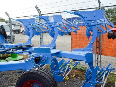 Lemken Juwel 7 M 3 N 100 váltvaforgató eke készletről Lemken Juwel 7 M 3 N 100 váltvaforgató eke készletről