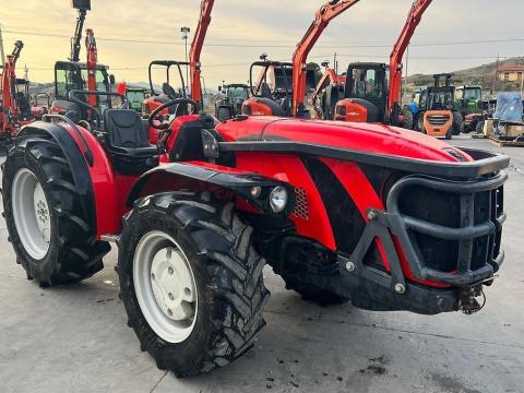 Használt Antonio Carraro TRG 10400 ültetvénytraktor Használt Antonio Carraro TRG 10400 ültetvénytraktor