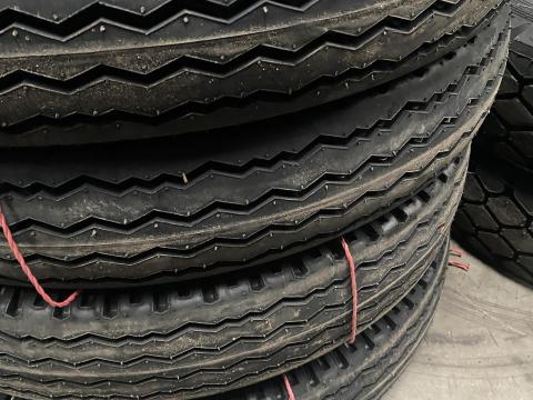 8.25R20, 9.00R20 Rosava, Özka, BOKA, MBP pótkocsi, IFA gumiabroncs Nyíregyháza, Alkony utca 8.25R20, 9.00R20 Rosava, Özka, BOKA, MBP pótkocsi, IFA gumiabroncs Nyíregyháza, Alkony utca