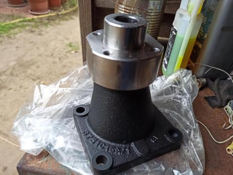 Eladó ventilátor csapágyház 3751C15A/1 Perkins motorhoz