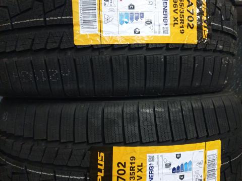255/35R19 V XL APLUS ÚJ TÉLI GUMI VAN ELEJE IS 225/40R19
