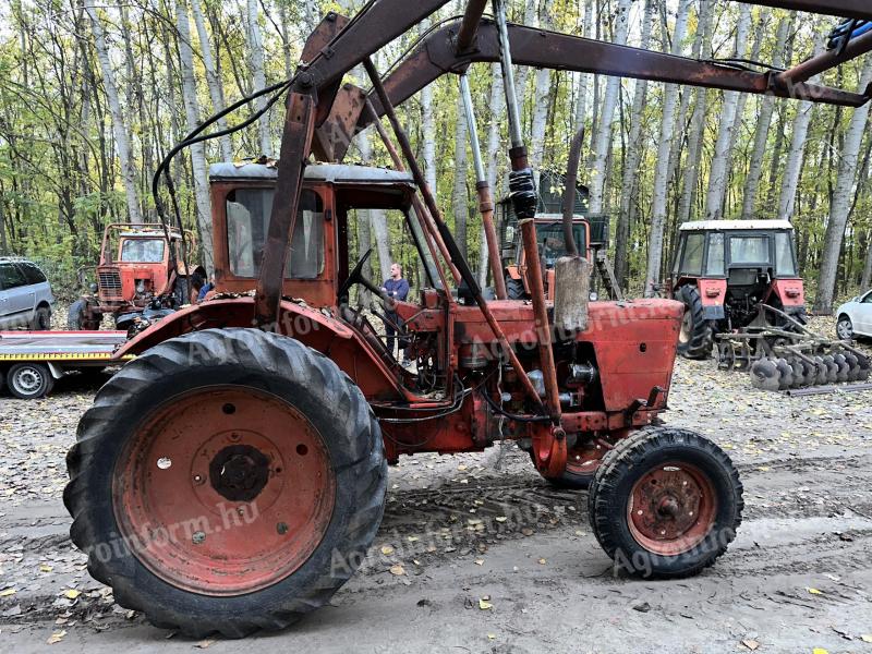 Belarus MTZ 50-es rakodóval,  80-as motorral üzemképes