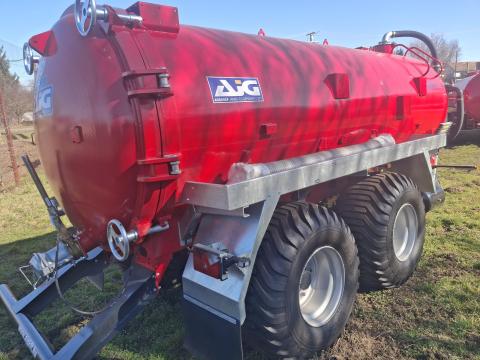 DETK 1012 (12 m³) szippantó nálunk alapból 600-as gumizással, festett kivitelben, műszakival, kardánnal