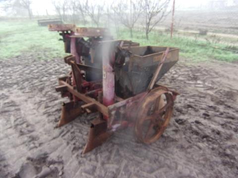 IH Mccormick 2 soros hiánypótlós automata krumpli burgonya pityóka ültető IH Mccormick 2 soros hiánypótlós automata krumpli burgonya pityóka ültető