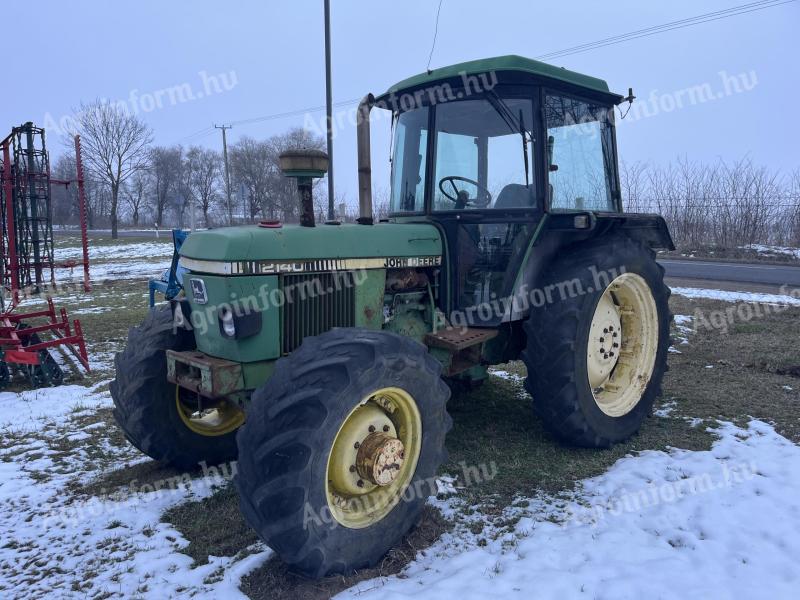 John Deere 2140