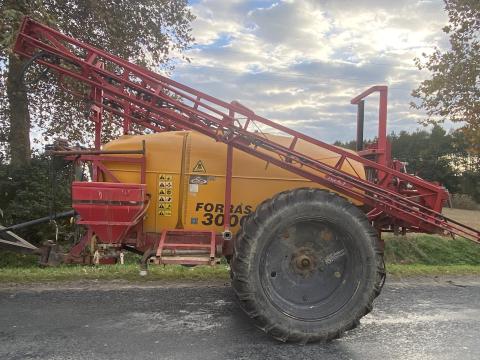 Forrás 3000 vontatott permetező eladó