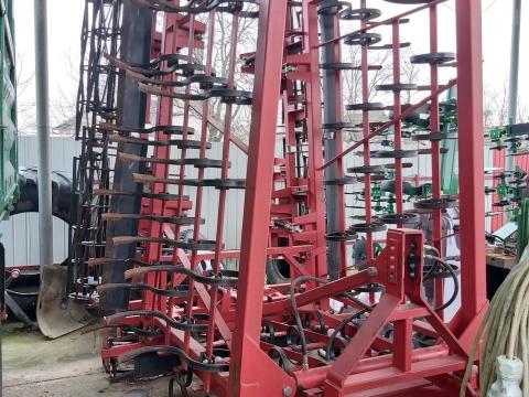 Újszerű Hidraulikusan összecsukható 6,6 méter széles kombinátor eladó Újszerű Hidraulikusan összecsukható 6,6 méter széles kombinátor eladó