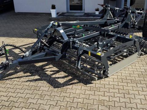 Magágykészítő kompaktor Agro-Tom UP 3, félig függesztett Magágykészítő kompaktor Agro-Tom UP 3, félig függesztett