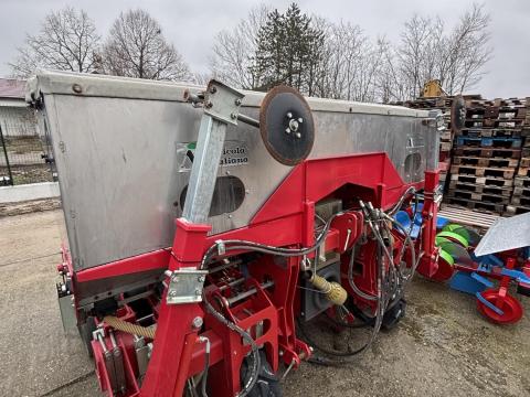 Agricola Italiana 6 soros kukorica szemenkénti vetőgép eladó Agricola Italiana 6 soros kukorica szemenkénti vetőgép eladó
