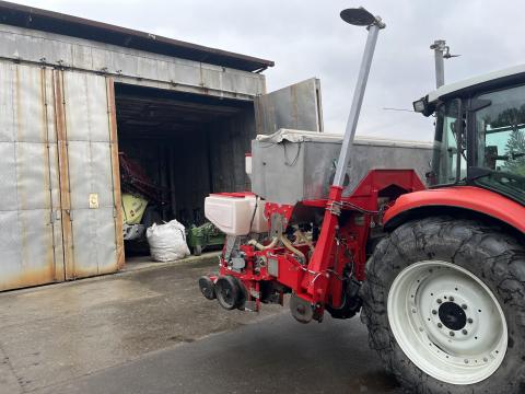 Agricola Italiana 6 soros szemenkénti vetőgép eladó Agricola Italiana 6 soros szemenkénti vetőgép eladó